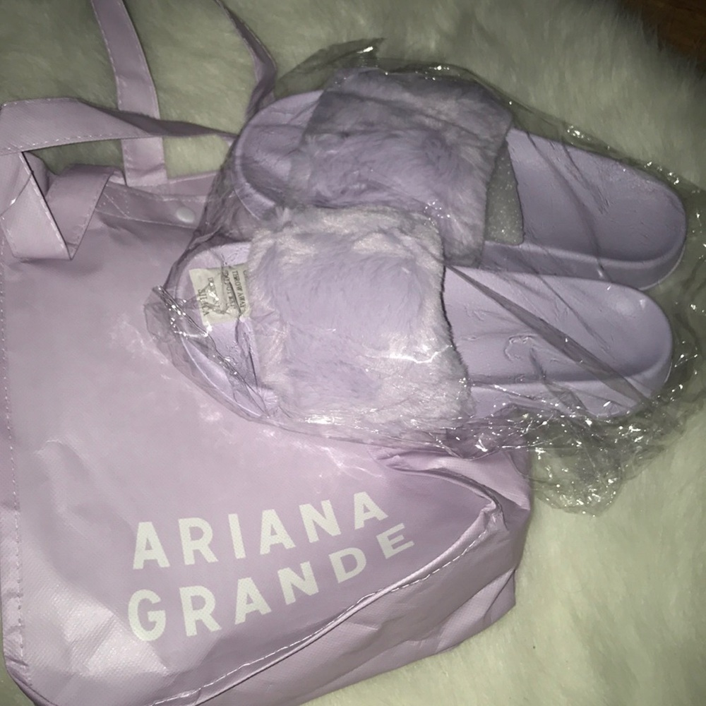 Brand New Ariana Grande Fuzzy Slides